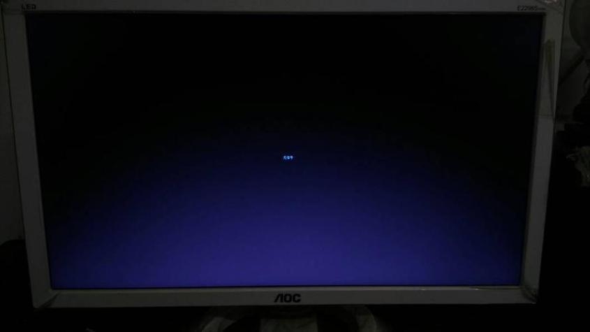 电脑显示器亮1秒就黑屏